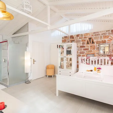 The Stone Nest Koróni