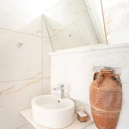 The Stone Nest Koróni